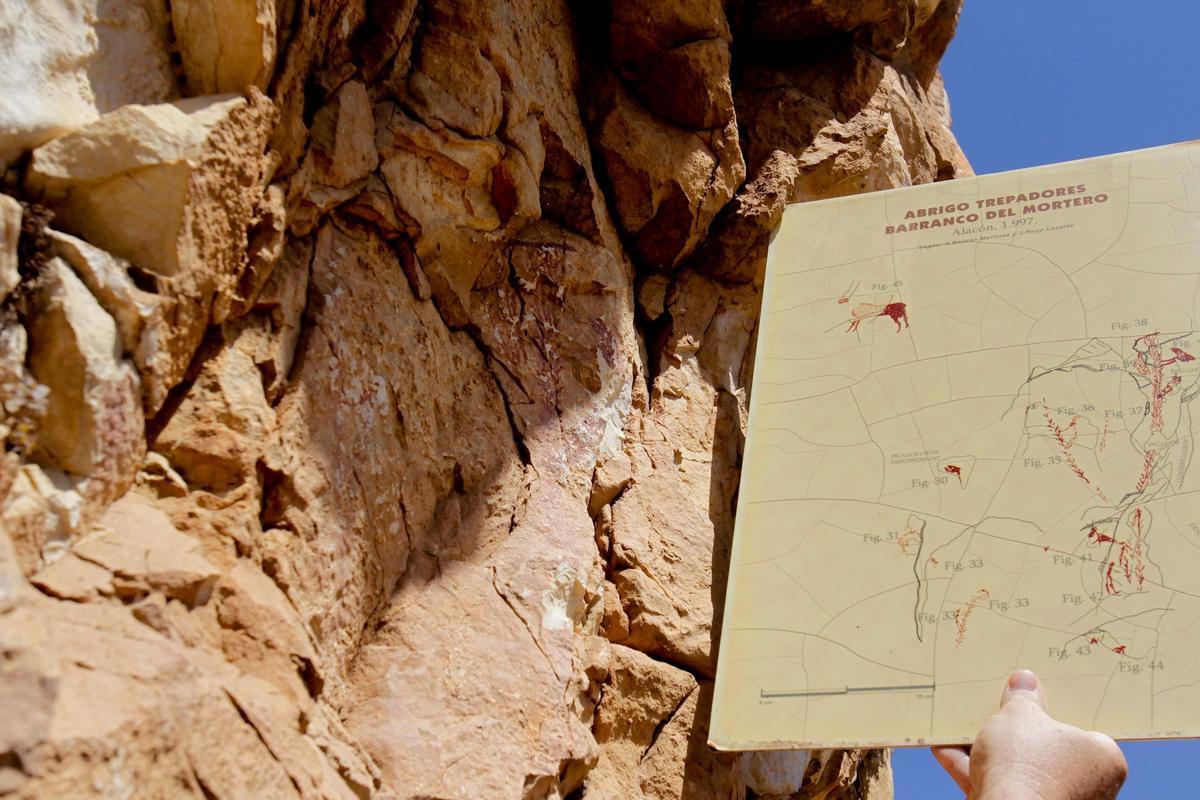 El barranco del Mortero en el término municipal de Alacón presenta varios abrigos rupestres dentro del Parque Cultural del Río Martín.