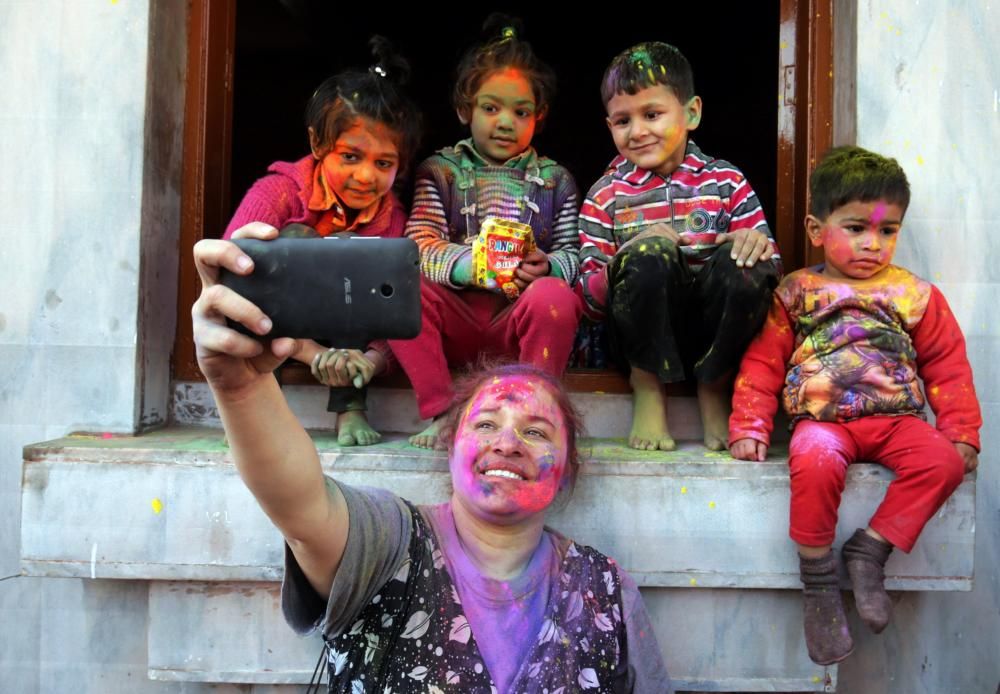 Explosión de color en el festival Holi en India