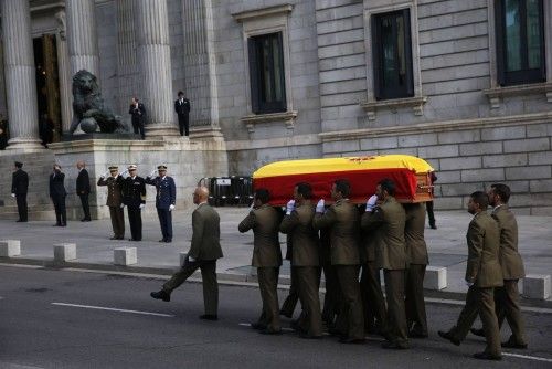 Military pallbearers carry the coffin of Spain's former Prime Minister Adolfo Suarez during his wake at the Spanish parliament in Madrid