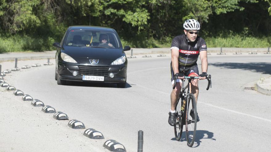 Un ciclista fent activtat esportiva