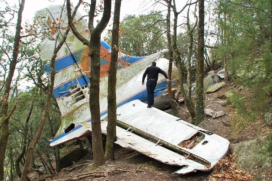 Restes del DC-6 sinistrat a l''Albera el 1986