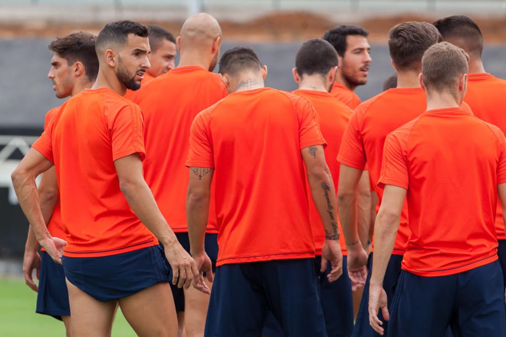 Las imágenes del entrenamiento de este lunes del Valencia CF