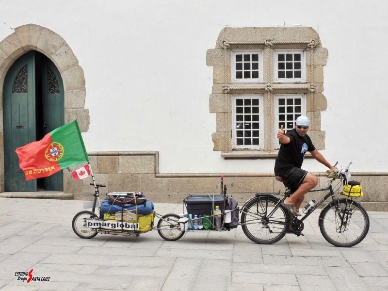 Omar Ruiz-Díaz recorre el mundo con su bicicleta