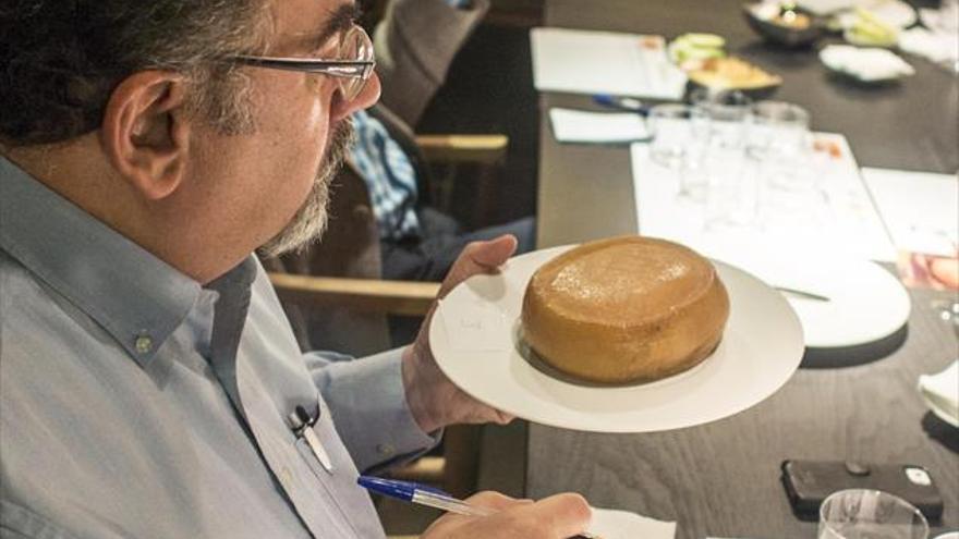 Degustación de Torta del Casar para los turistas