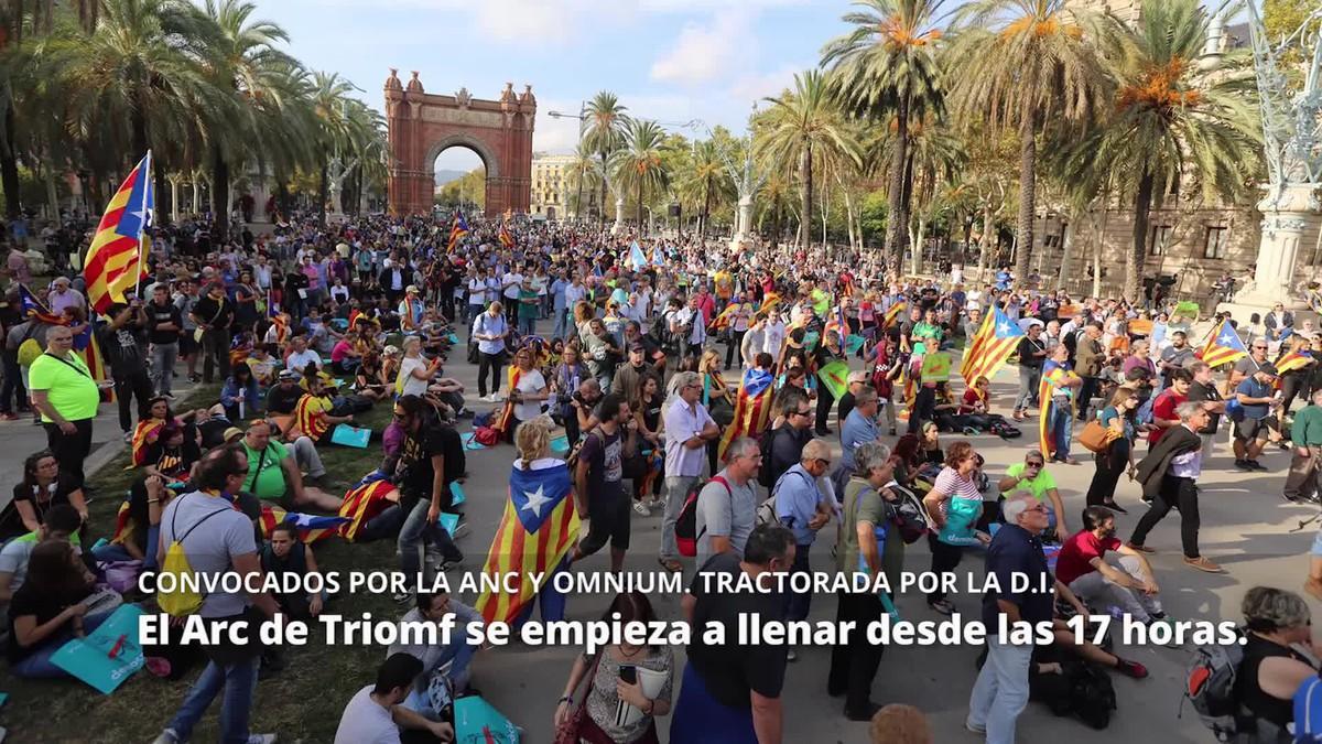 Convocatòria de l’ANC i Òmnium a l’Arc de Triomf.