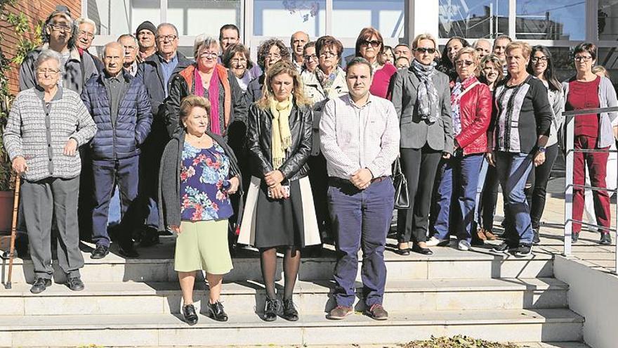 Minuto de silencio por el asesinato de la niña de alzira