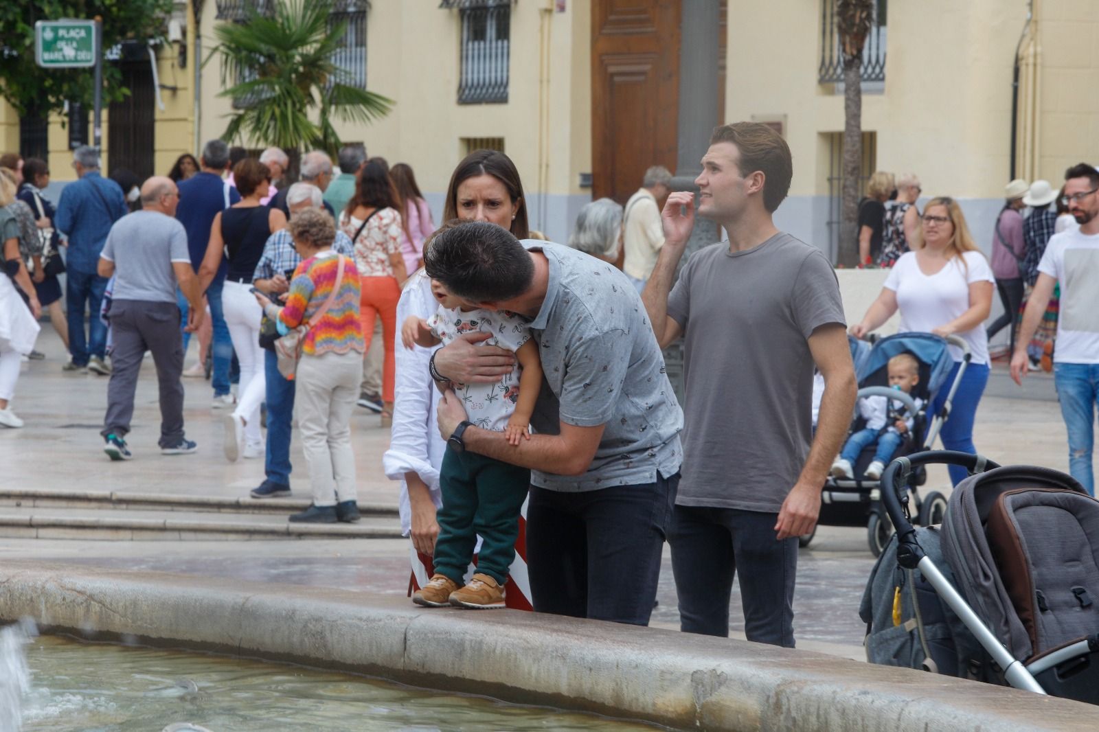 Ambiente en las calles de València el 9 d'Octubre