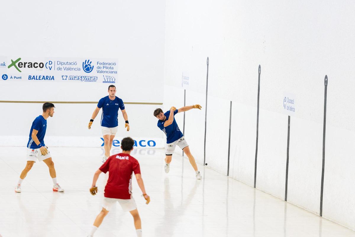 Ian, Raúl i Néstor, en les semifinals.
