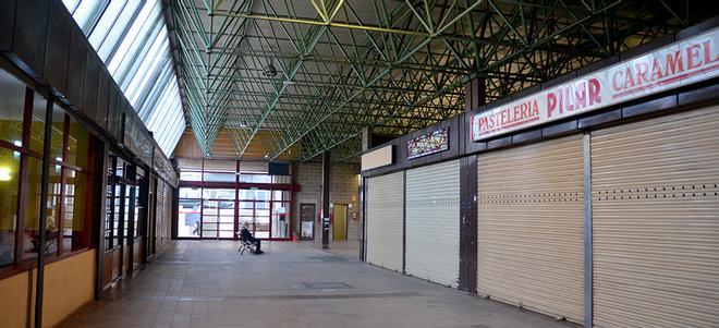 Una treintena de comerciantes quiere abrir una parada en el mercado fantasma’ de Sabadell