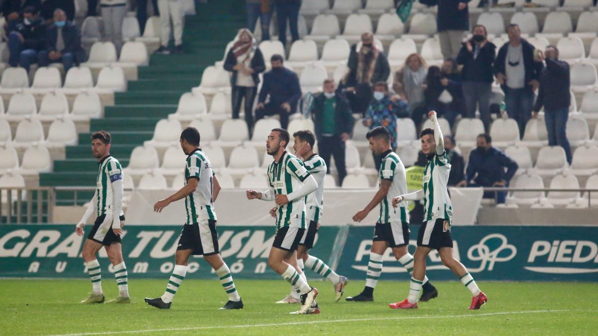 Los jugadores del Córdoba CF celebran el gol de Luismi que daba el pase a la final de la Copa RFEF, este miércoles.