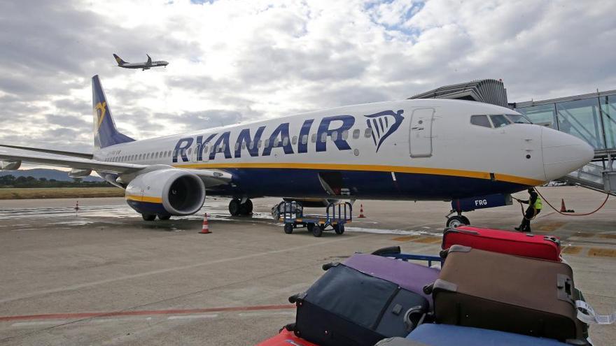 Ryanair cobrará por el equipaje de mano: nuevo cambio en su política