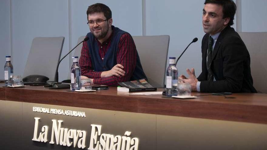 Juan Lozano, a la izquierda, y Alfonso Paredes, durante la presentación.