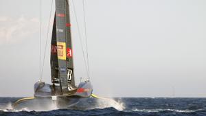 El INEOS (GBR) cuaja una gran salida e iguala la final ante el Luna Rossa (ITA)
