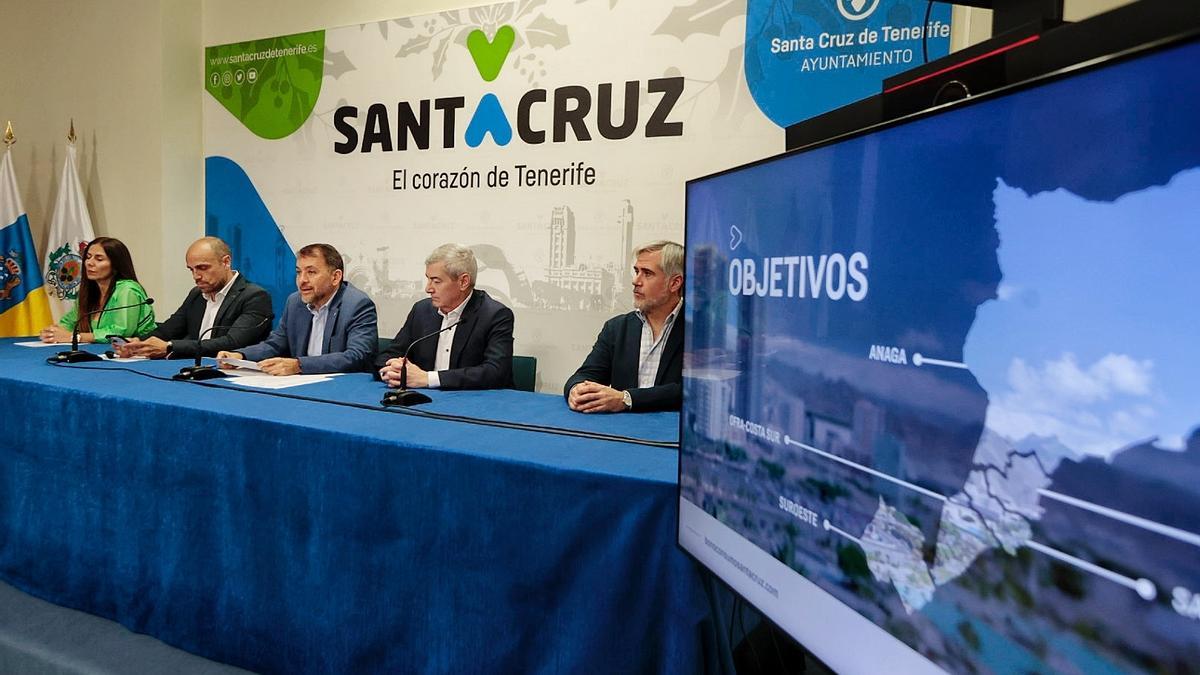 Rueda de prensa en la que se presentó, a principios de marzo, la nueva edición de los bonos consumo de Santa Cruz.