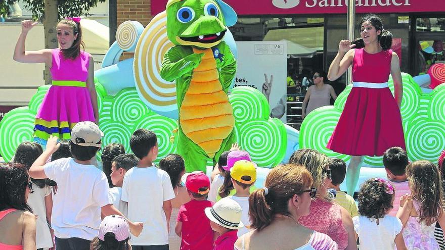 Drilo y su pandilla dan la bienvenida a los festejos con los más pequeños