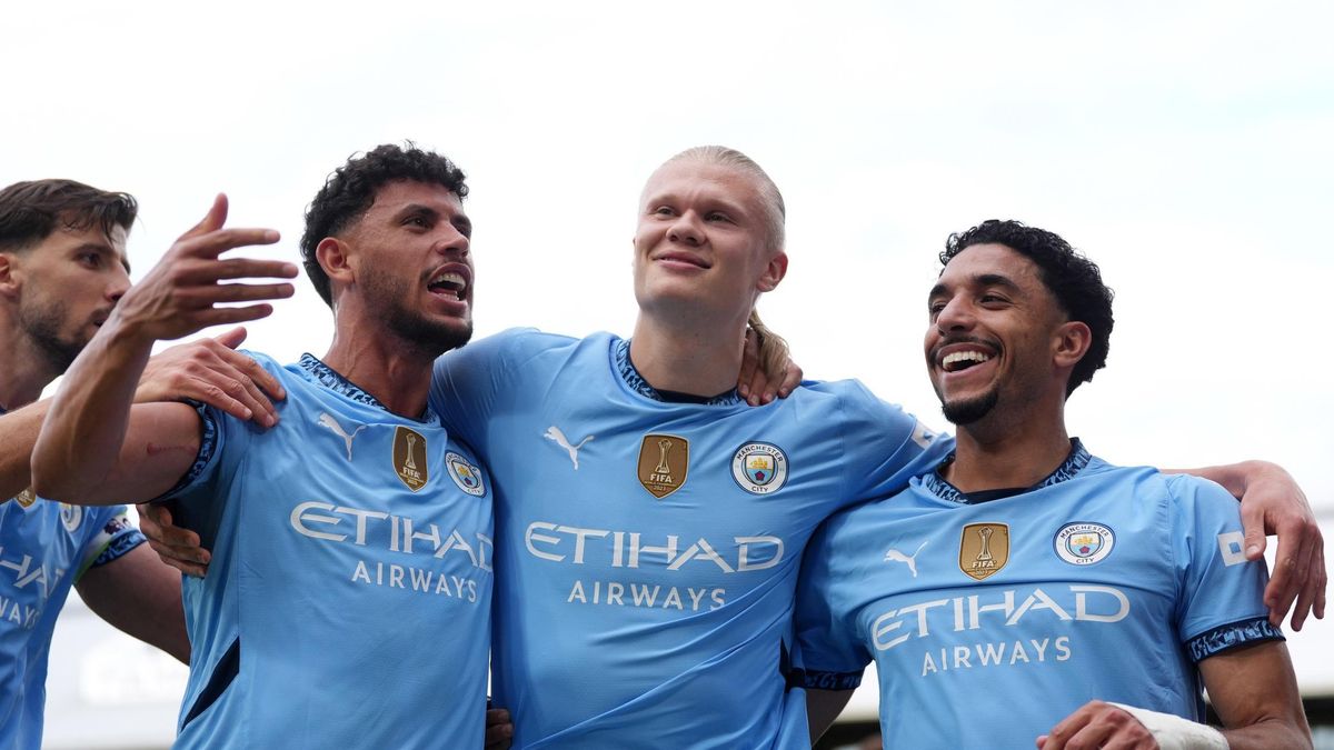 Los jugadores del City celebran uno de los goles.