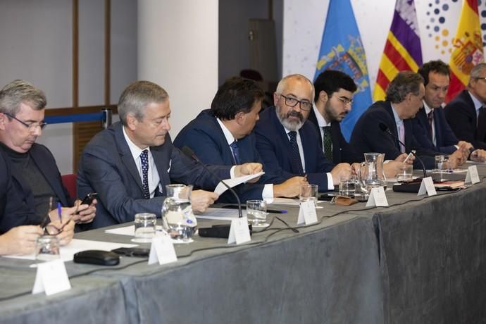 28.01.20. Las Palmas de  Gran Canaria. Cumbre sobre el transporte y la movilidad de los territorios extrapeninsulares. Presidencia del Gobierno de Canarias. Foto Quique Curbelo