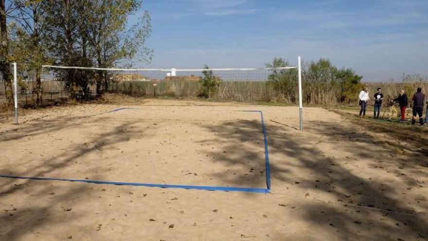 Campo de vóley playa construido en el polideportivo Chema Martínez de Villalpando.