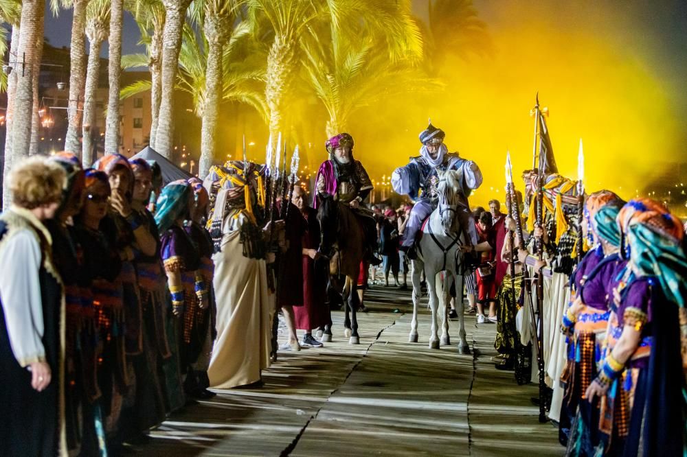 Santa Marta protege de nuevo a La Vila en el Desembarco de las Fiestas de Moros y Cristianos.
