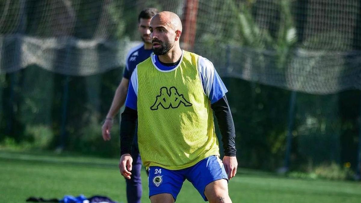 Javi Jiménez, durante un entrenamiento con el Hércules, en Fontcalent.