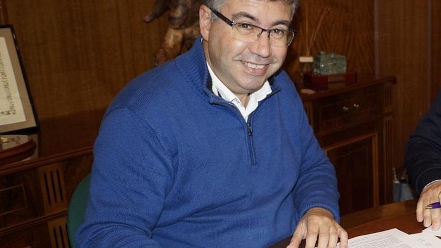 Javier Bas deja su acta de concejal en Redondela por motivos laborales