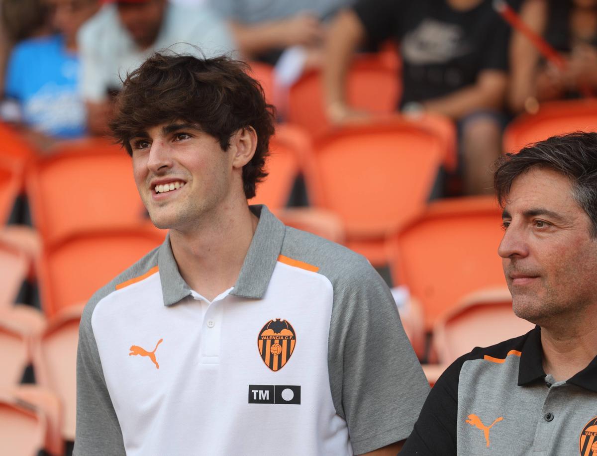 Javi Guerra participó en el acto de inauguracion de la academia World cup