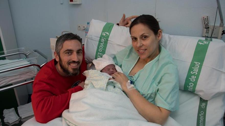 Los primeros bebés del 2020 son niñas y nacen en Badajoz y Mérida