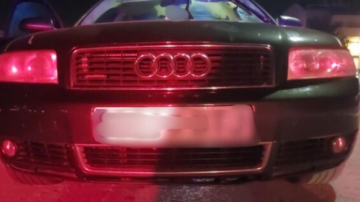 El automóvil que conducía, un Audi, fue inmovilizado en el lugar, hasta ser retirado por la grúa.