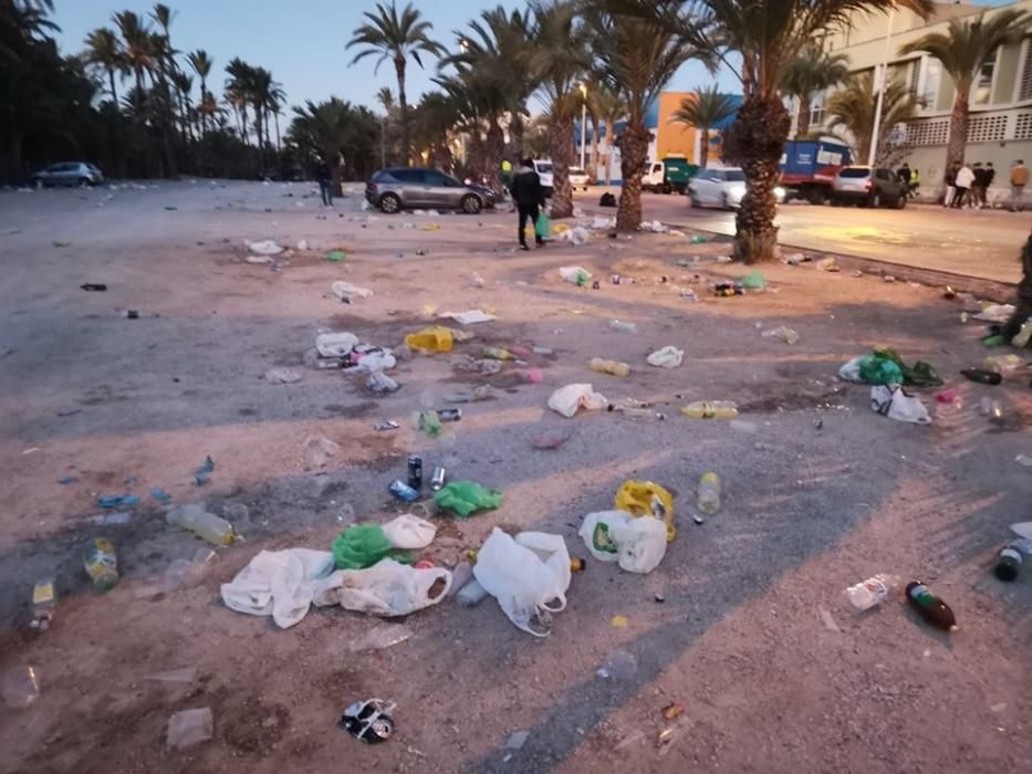 Desperdicios en la zona de ocio de Altabix