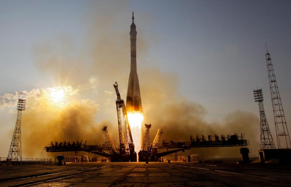 La nave Soyuz MS-01 en el momento del despegue.