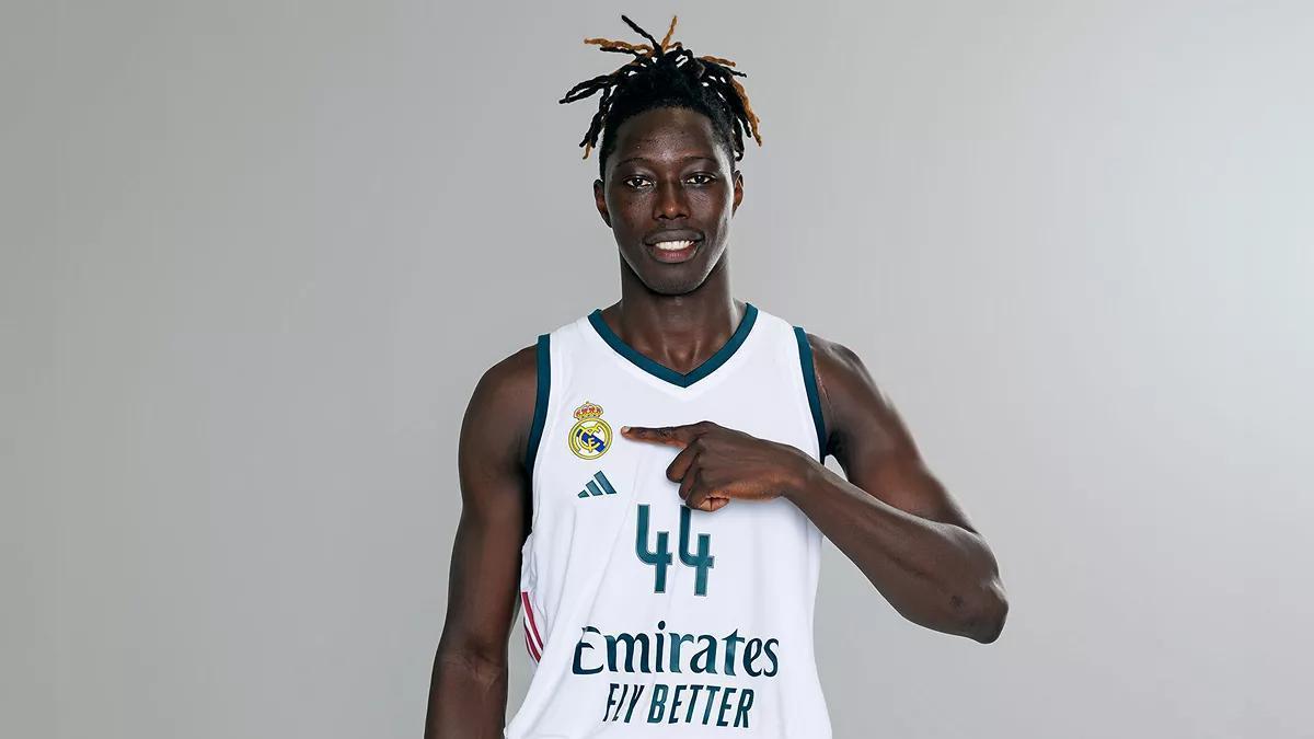 Eli John Ndiaye vuelve a ser jugador del Real Madrid tras firmar contrato hasta 2028