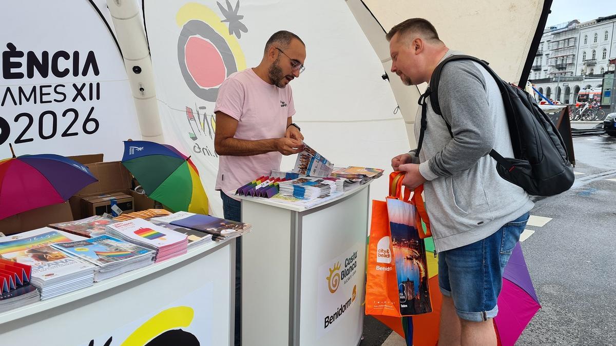 Estand del Patronato Costa Blanca en el Strabenfest del Pride de Hamburgo