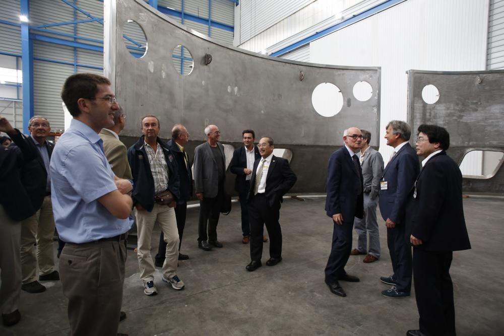 Visita de una delegación internacional a la nave de Asturfeito para un proyecto nuclear
