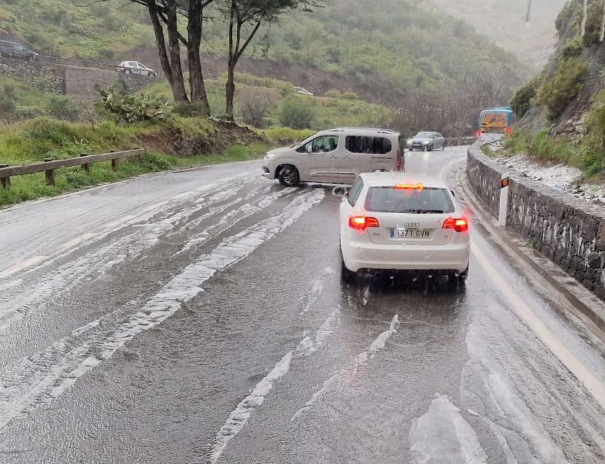 Vehículos con problemas por la lluvia y la granizada | | J.CASTRO