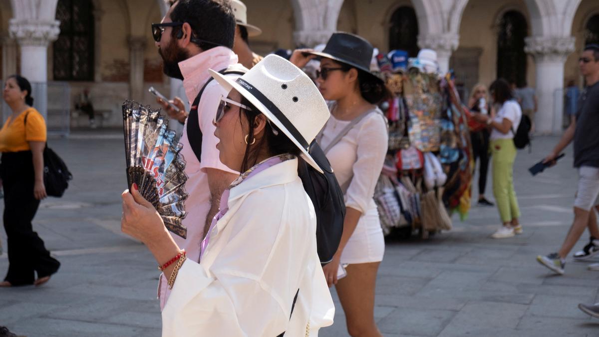 Turistas acalorados en Venecia