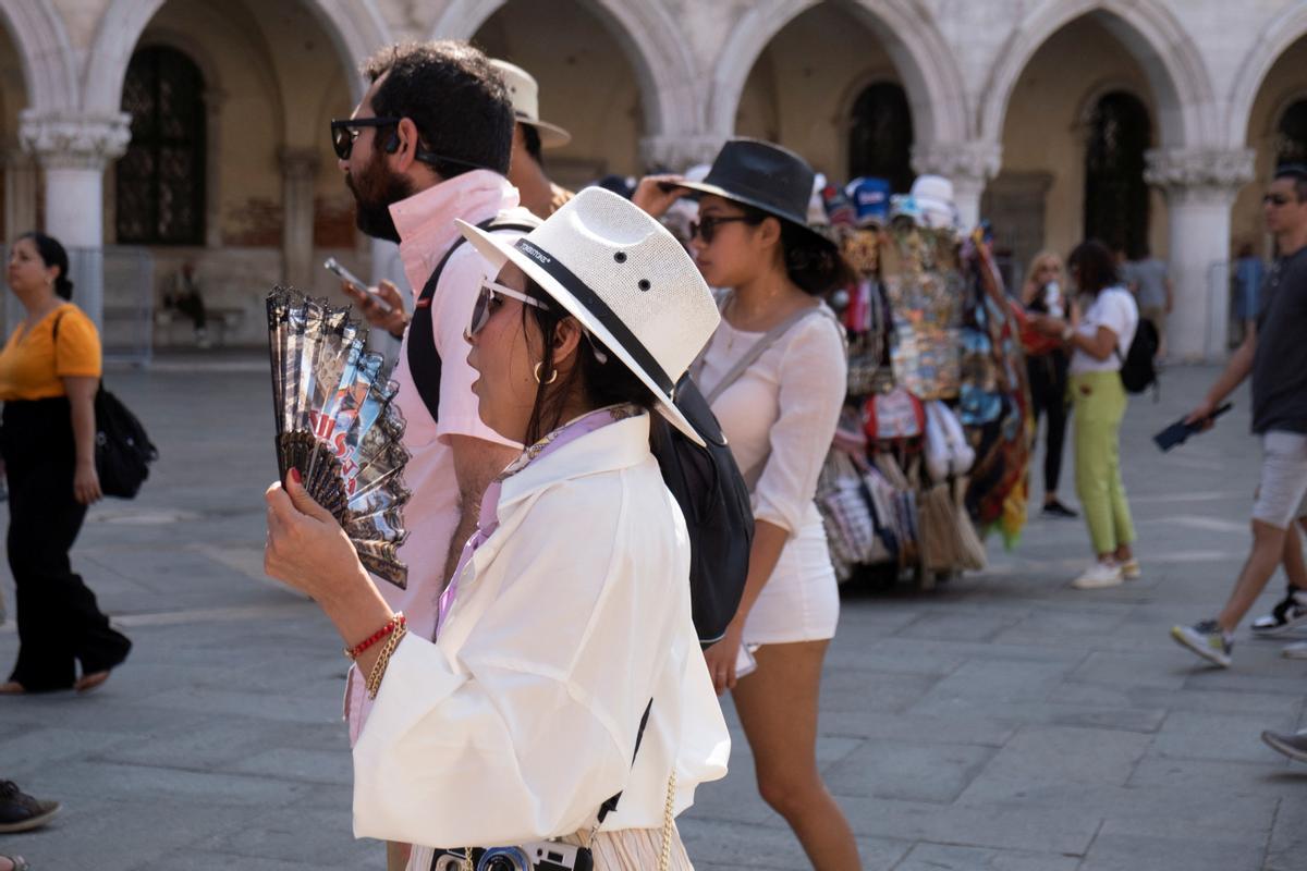 Turistas acalorados en Venecia