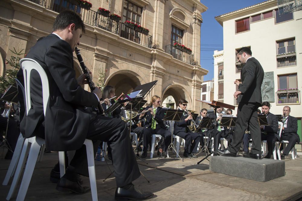 Avtos del Día de Constitución en la plaza María Agustina y plaza Mayor de Castelló