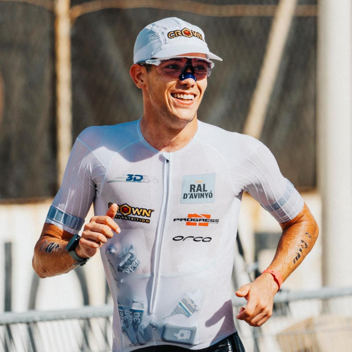 Ral d'Avinyó i The Cylcery patrocinen el triatleta callussenc