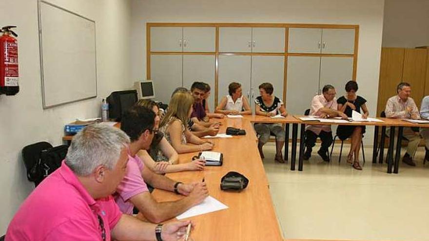 Reunión del Consejo Escolar Municipal, en foto de archivo.
