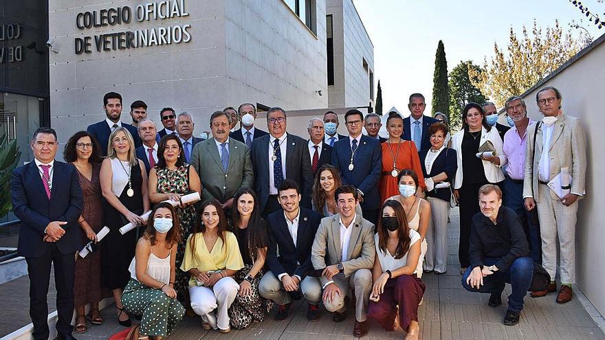 Los veterinarios entregan las medallas al Mérito Colegial