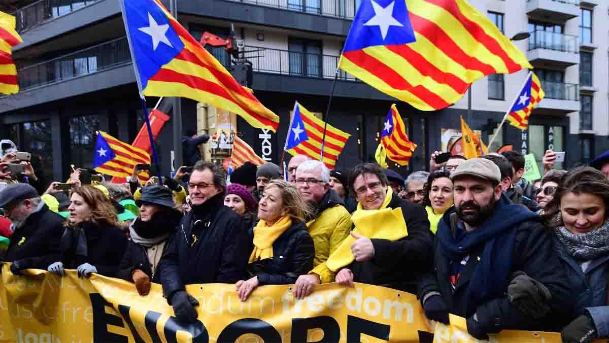 La policia belga eleva a 45.000 els manifestants independentistes a Brussel·les.