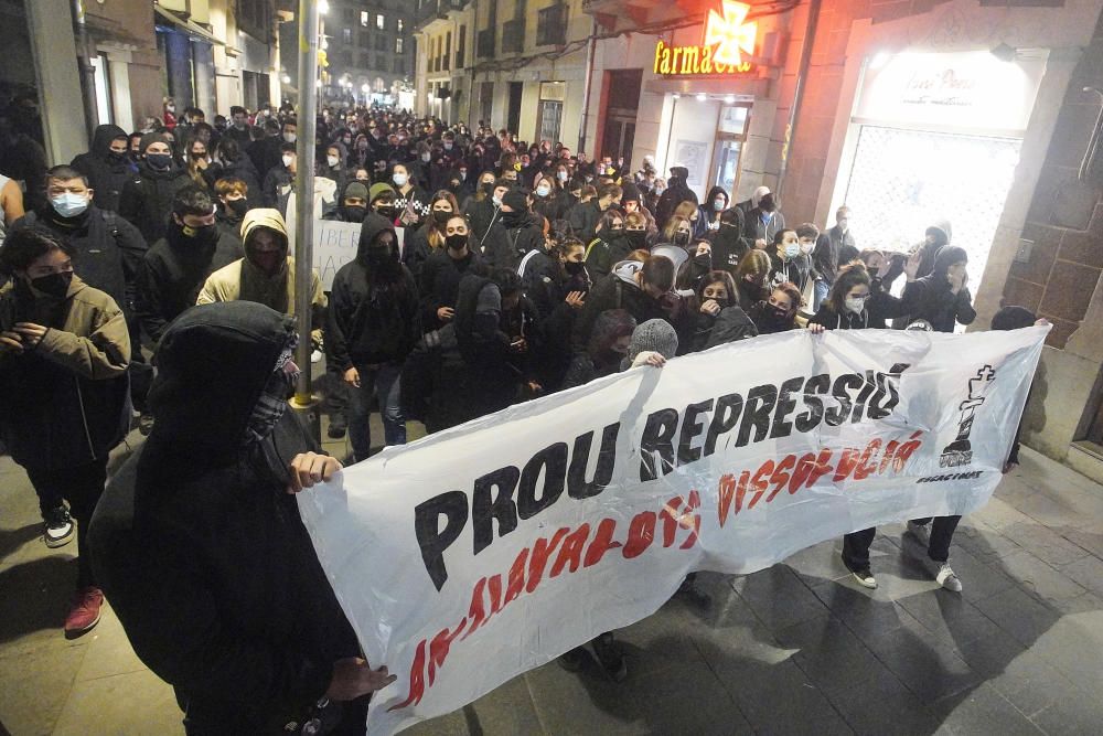 Unes 150 persones es manifesten a Girona sota el lema «Prou repressió, antiavalots dissolució»