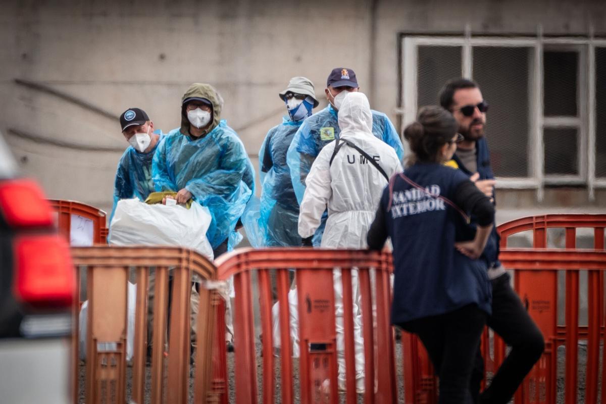 Las mejores imágenes del desembarco del MV Hondius en el Puerto de Granadilla