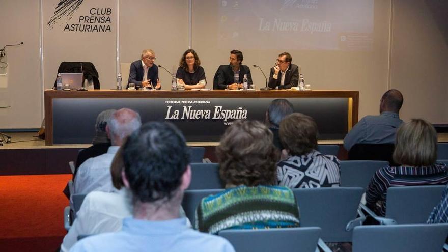 Por la izquierda, Miguel Presno, María Valvidares, Benito Aláez y Andrés Montes.