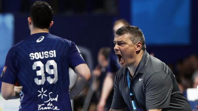 Xavi Pascual fumaba en pipa tras la derrota en Montpellier