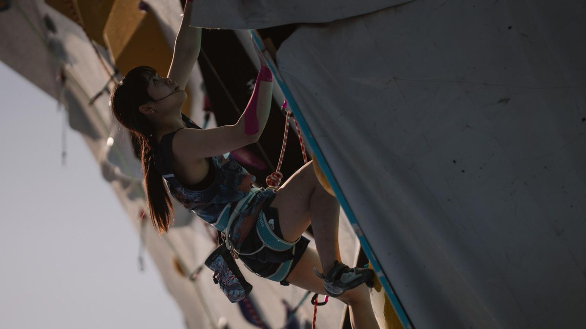 Atleta compitiendo en las clasificatorias de la IFSC Climbing World Cup Comunidad de Madrid 2025.