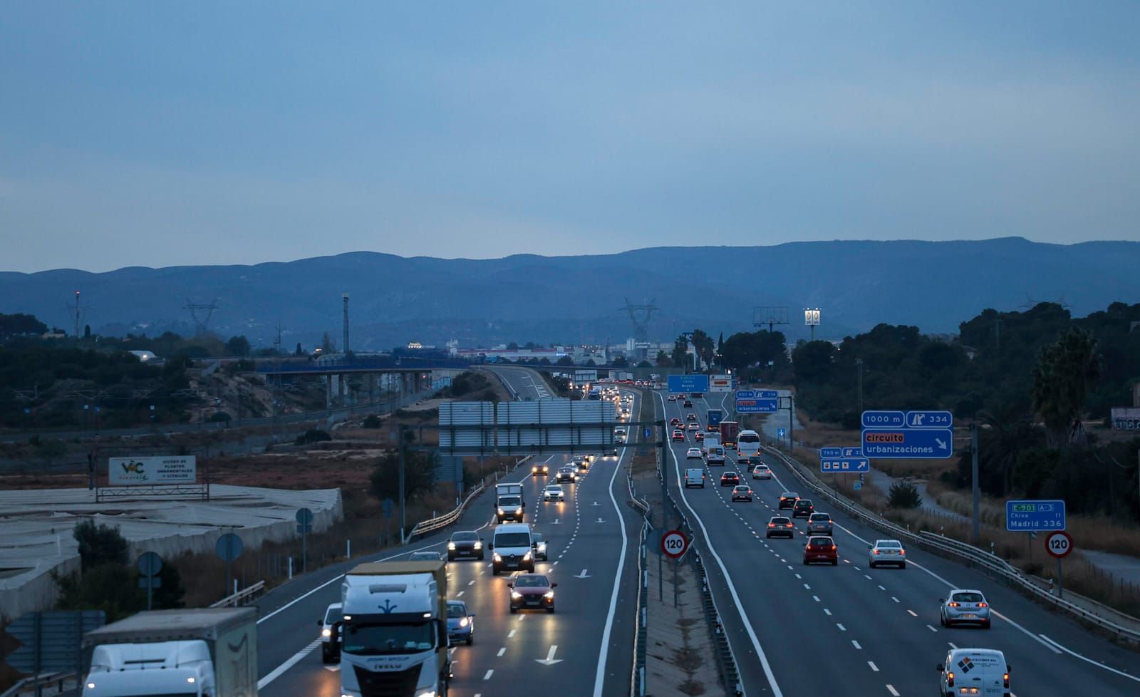 Comienza la operación salida del puente de la Constitución