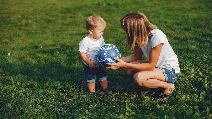 Els nens, a les zones veïnals sense agrupar-se i amb un adult