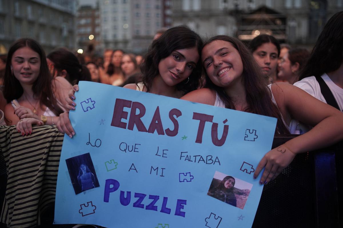 DePol, Chiara Oliver, Enol, Adexe y Nau, Chema Rivas, Daniela Blasco, La Beba, Lola Tuduri, César AC y Pikete, además del dúo local AWY, convirtieron la plaza de María Pita en una gran pista de baile.