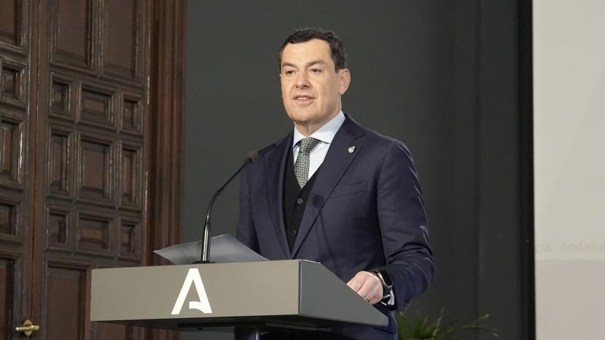 Vídeo | Luz verde al "acuerdo histórico" para subir los salarios de los funcionarios andaluces